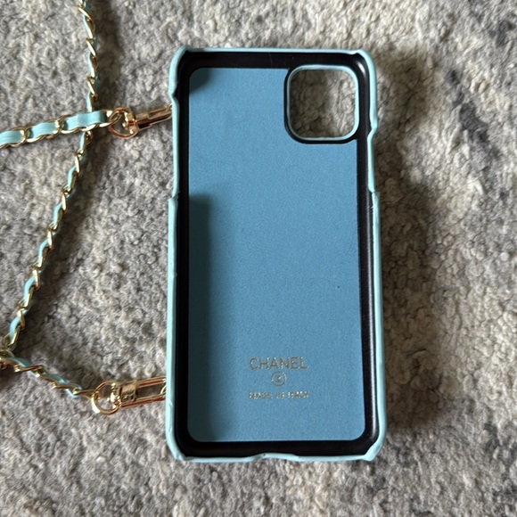 CC Iphone and Wallet on a Chain - Picture 6 of 6